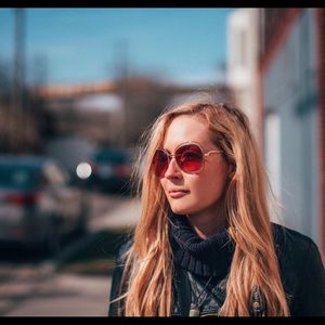 Meet your Posher, Elizabeth